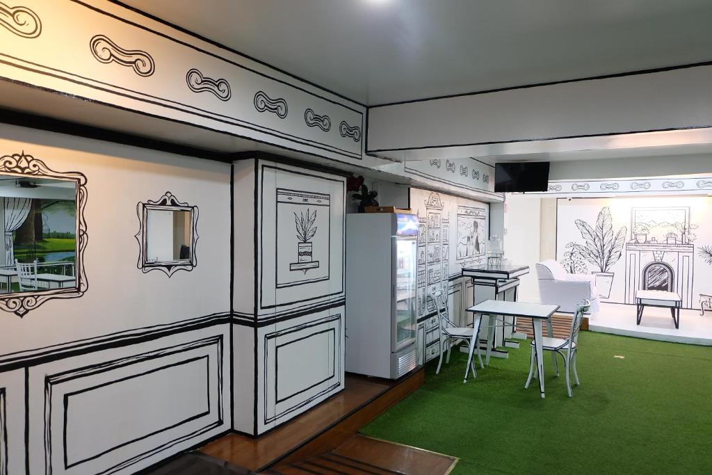 Kuchyň nebo kuchyňský kout v ubytování Spaces Hotel Makati