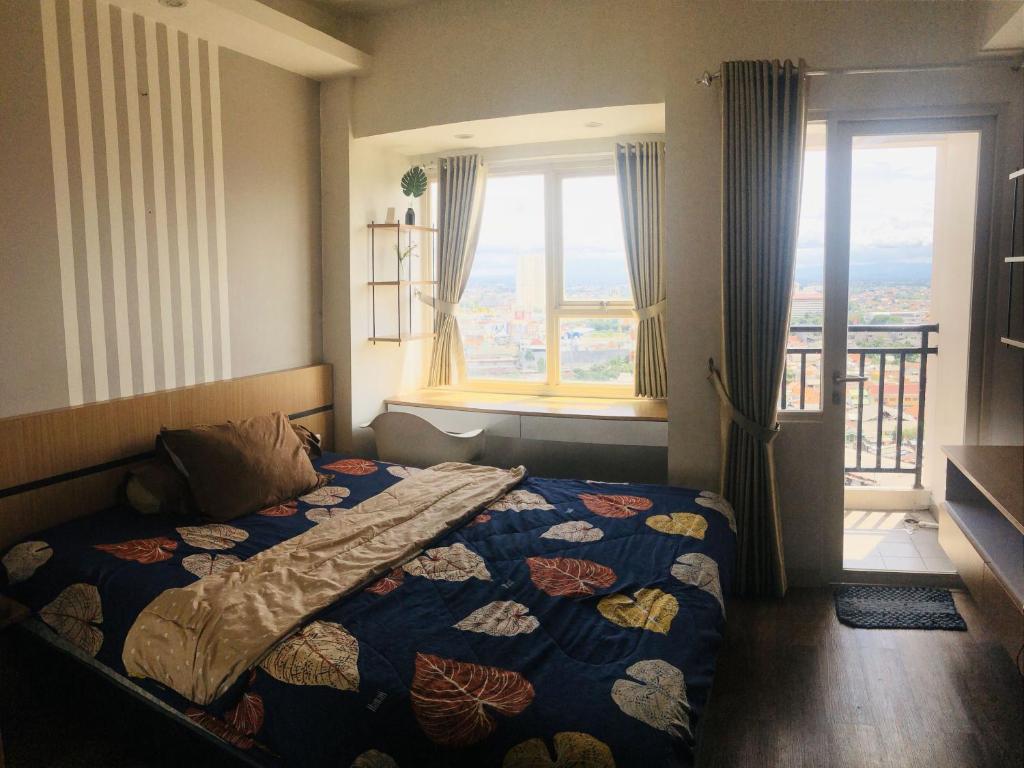 RedLiving Apartemen Margonda Residence 5 – Ens Room with Netflix and Breakfast