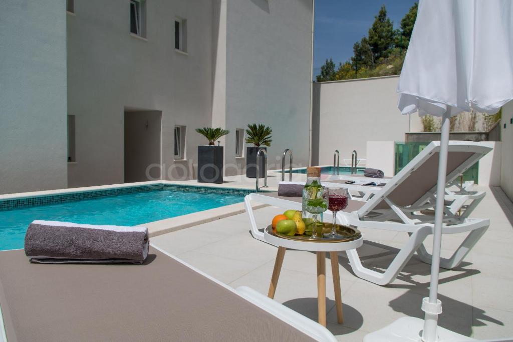 Bazén v ubytovaní Villa Smaragd - Perle - Luxury Apartments With Shared Pool alebo v jeho blízkosti