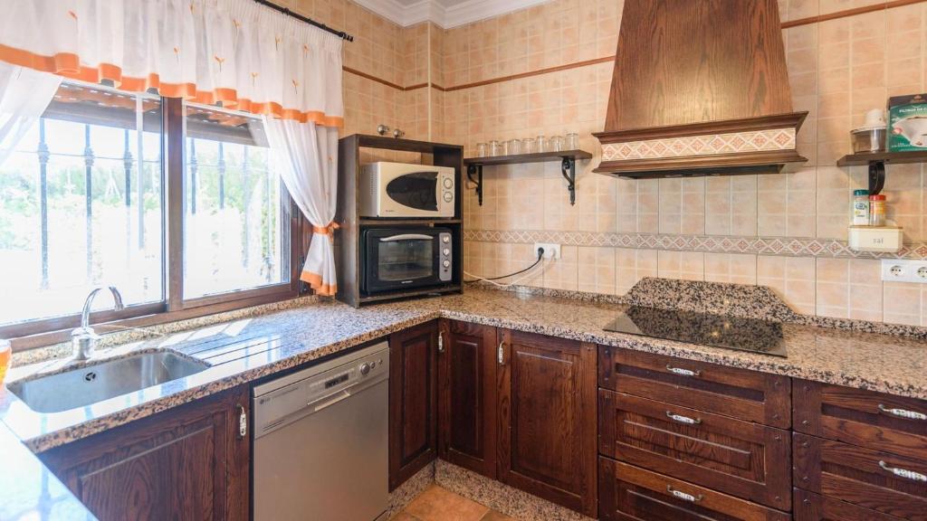 Kuchyňa alebo kuchynka v ubytovaní Casa Casana Almáchar by Ruralidays
