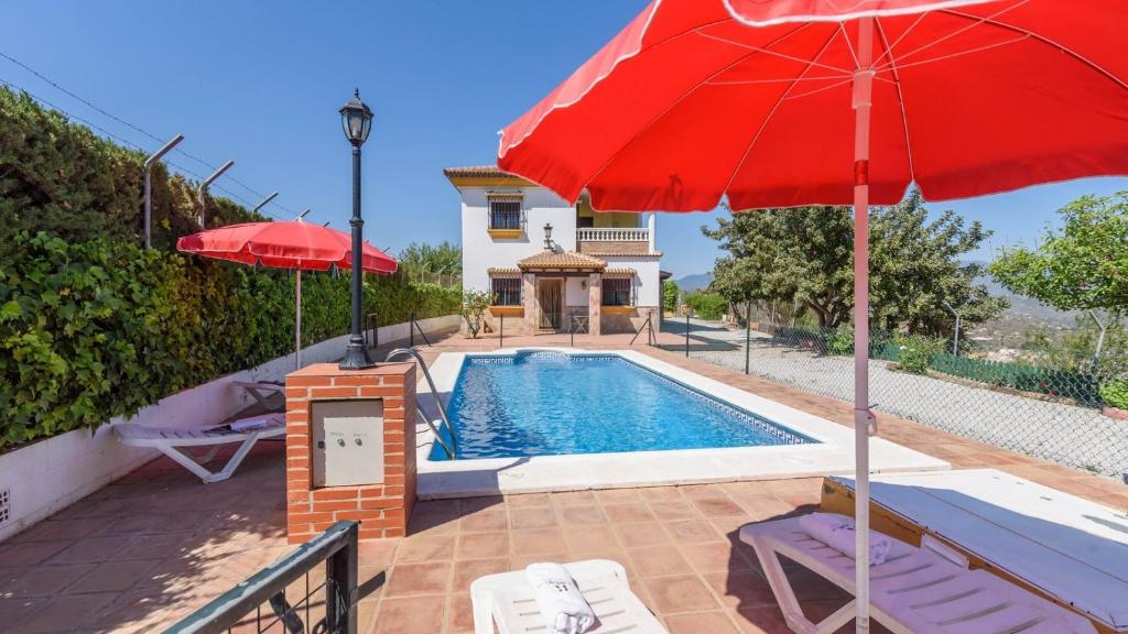 Bazén v ubytovaní Casa Casana Almáchar by Ruralidays alebo v jeho blízkosti