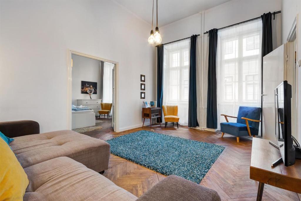 a living room with a couch and a rug at Liberty Square Apartment in Budapest