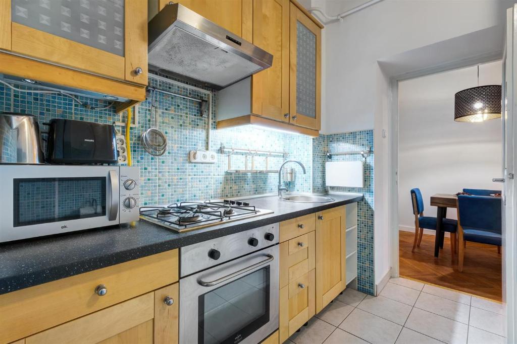 Kuchyňa alebo kuchynka v ubytovaní Liberty Square Apartment