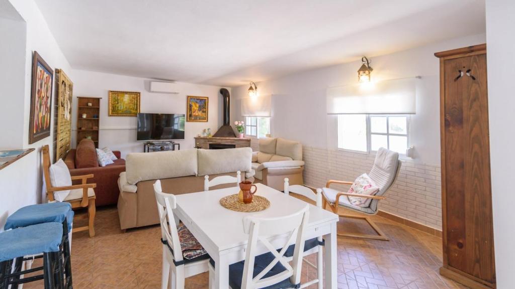 Kuchyň nebo kuchyňský kout v ubytování Villa Los Arcos Alhaurín de la Torre by Ruralidays