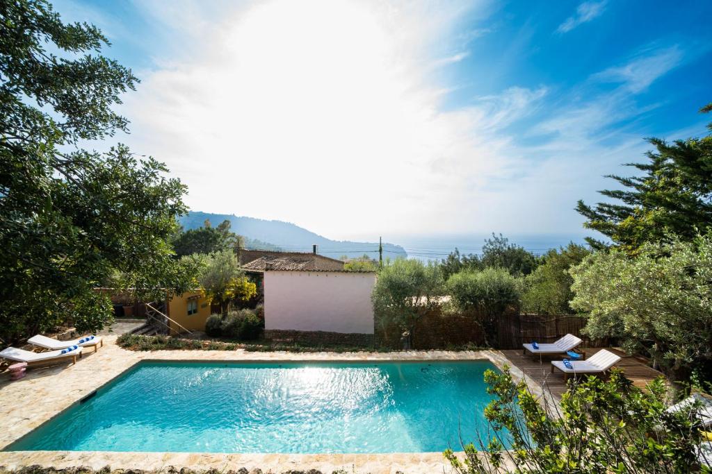 The swimming pool at or close to CA'N QUINN