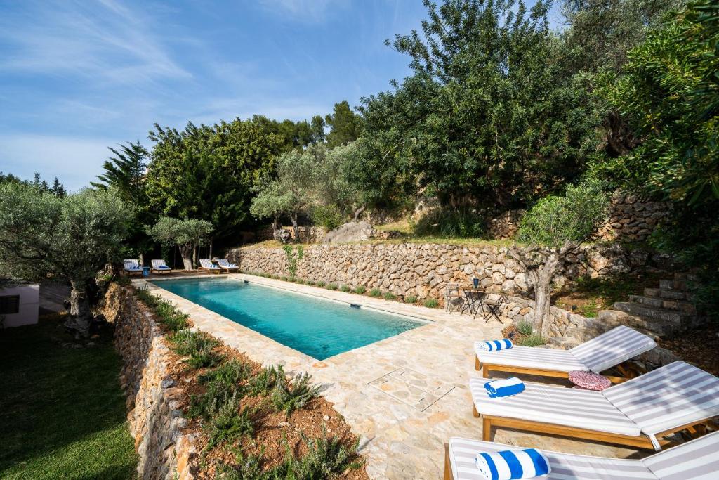 The swimming pool at or close to CA'N QUINN
