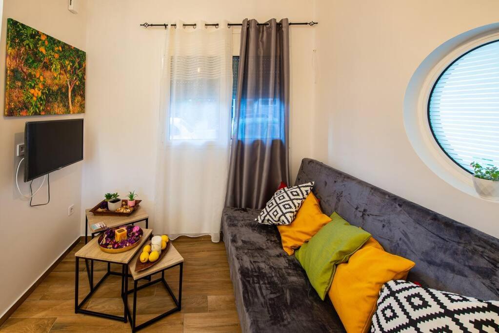 Posedenie v ubytovaní Lemon Garden Stylish private apartment