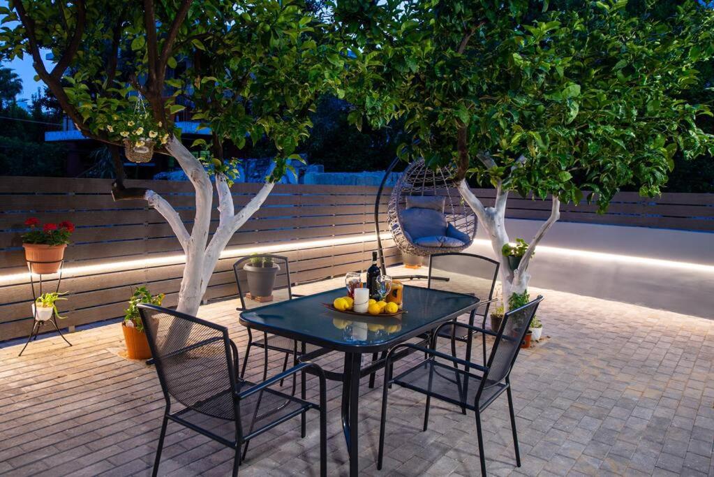 Vonkajšia záhrada v ubytovaní Lemon Garden Stylish private apartment