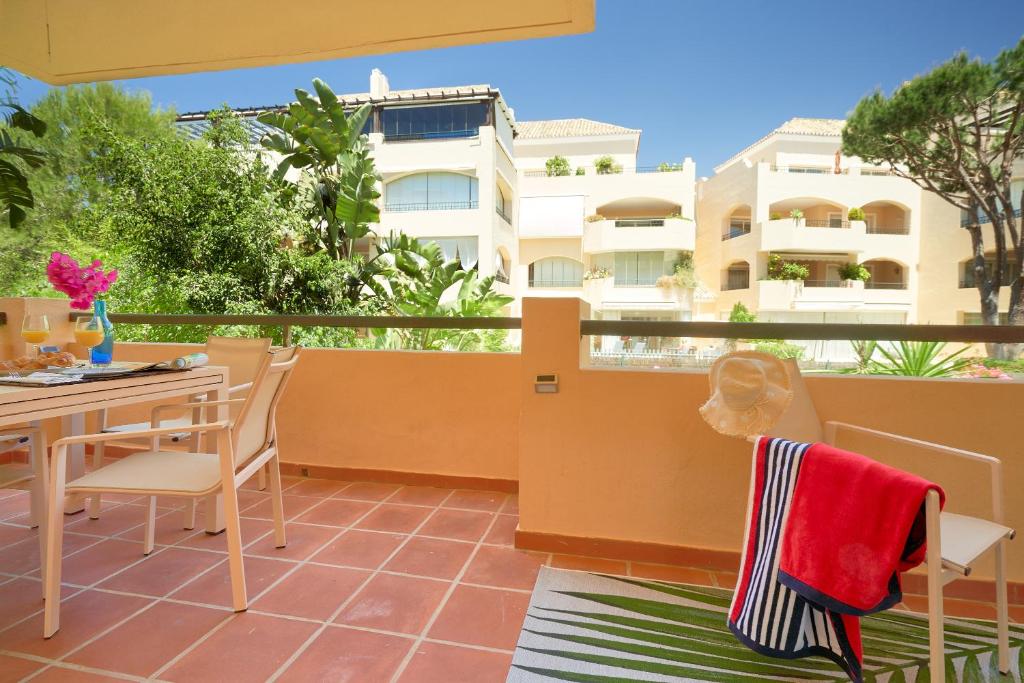 Balkón alebo terasa v ubytovaní Beach & Golf Design Apartment Marbella