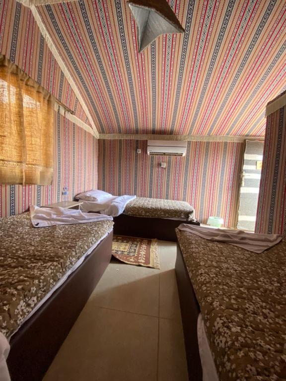 wadi rum land mars - Habitación Triple Con Baño Privado