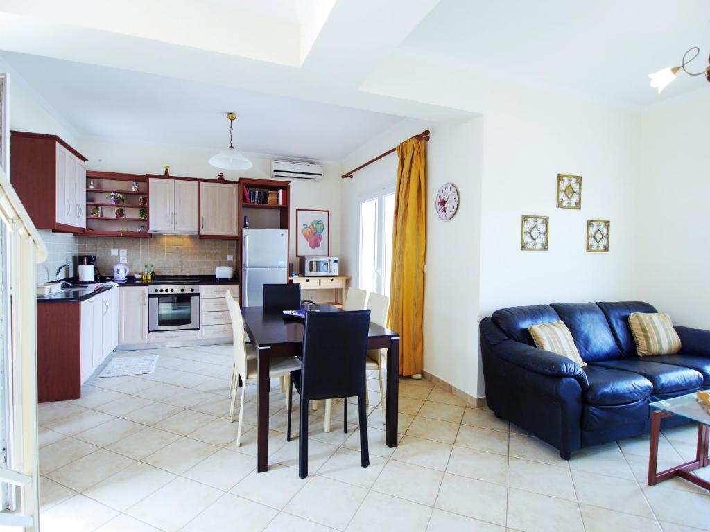 A kitchen or kitchenette at Villa Seagull