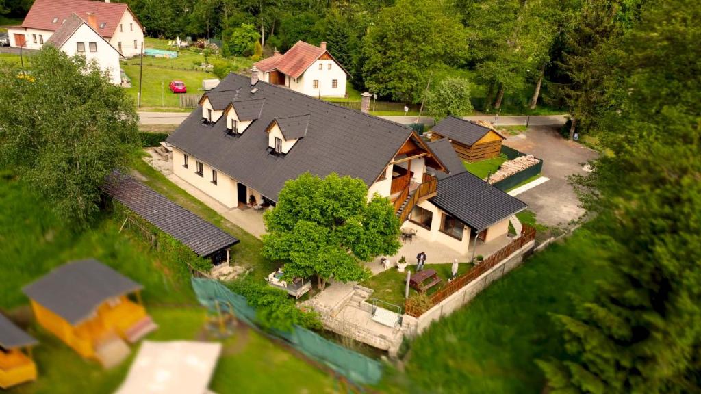 an overhead view of a large house with a black roof at U mě v domě 26 in Dubá