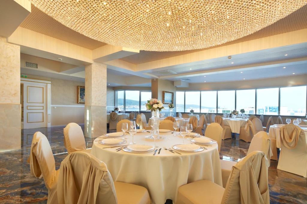 Restaurace v ubytování Planeta Hotel & Aquapark FREE Beach Access - Ultra All Inclusive