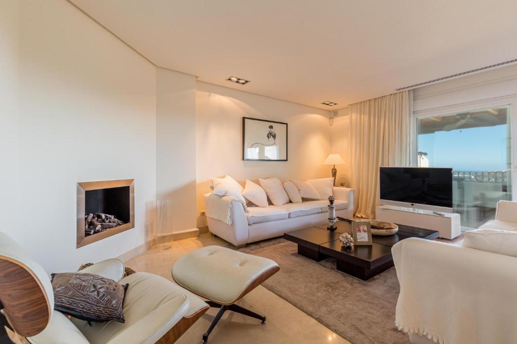 TV a/nebo společenská místnost v ubytování Penthouse Rental Puerto Banus