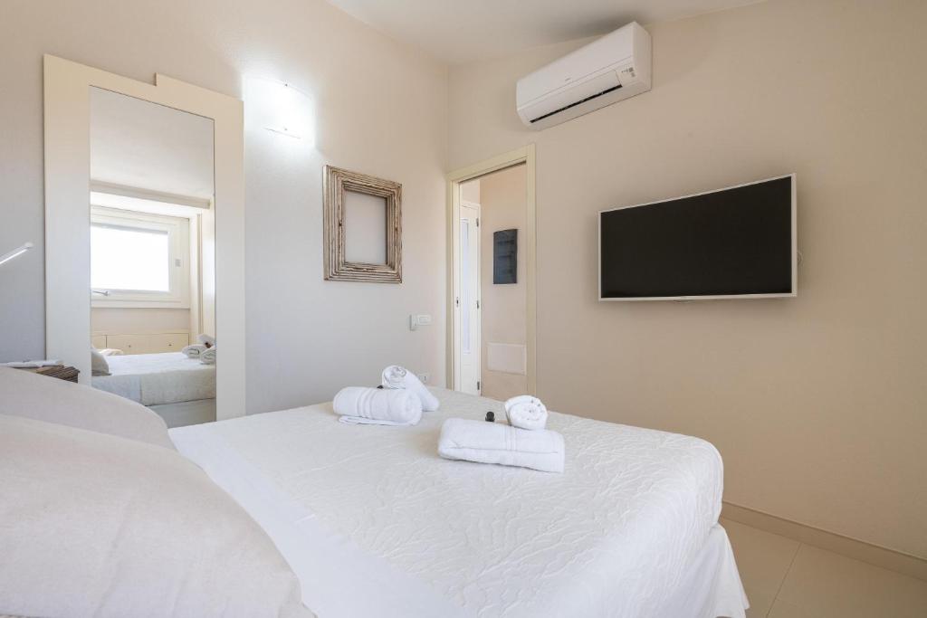 A bed or beds in a room at Villa Acquamarina