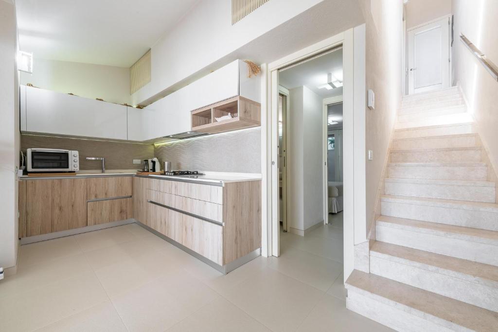 A kitchen or kitchenette at Villa Acquamarina