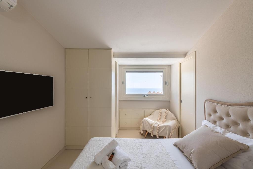A bed or beds in a room at Villa Acquamarina