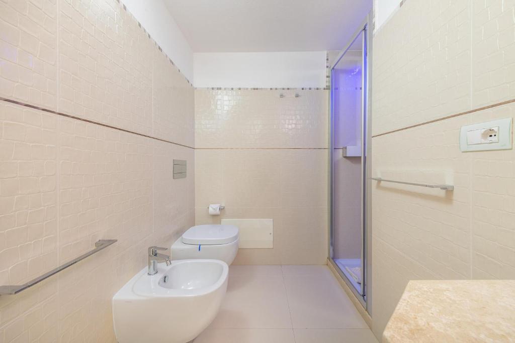 A bathroom at Villa Acquamarina