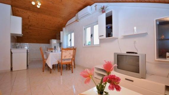 Kuchyňa alebo kuchynka v ubytovaní 2-bedroom apartment with large terrace 3558-1