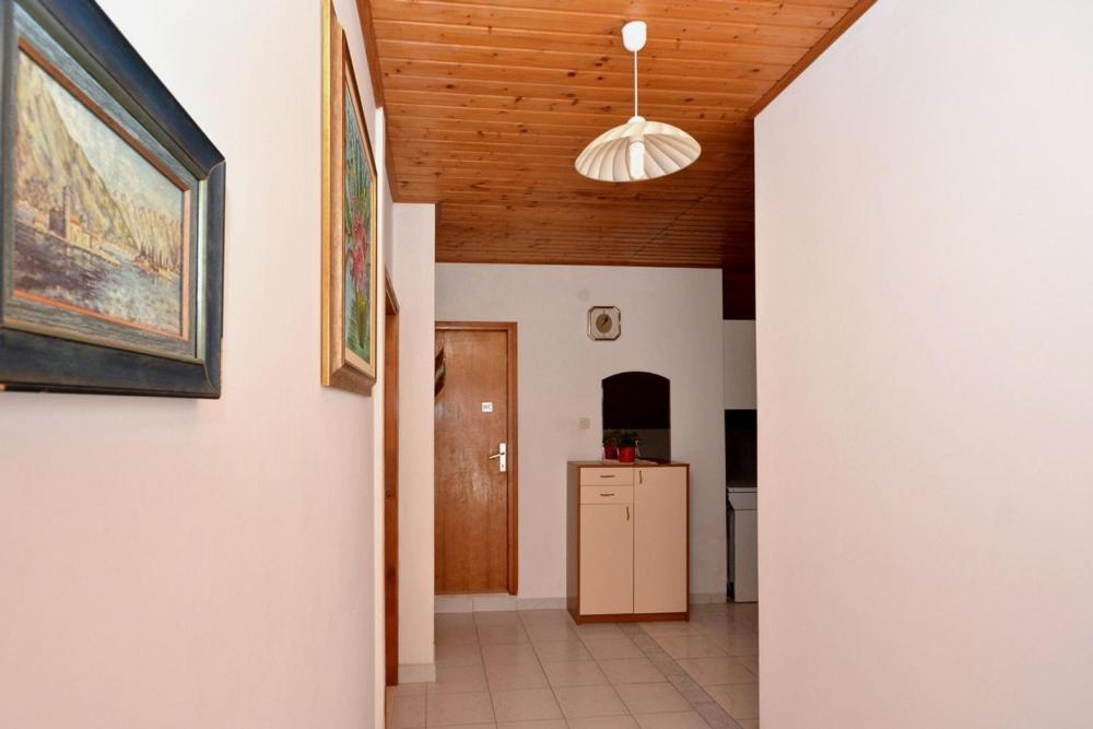 Kuchyňa alebo kuchynka v ubytovaní 2-bedroom apartment with large terrace 3558-1