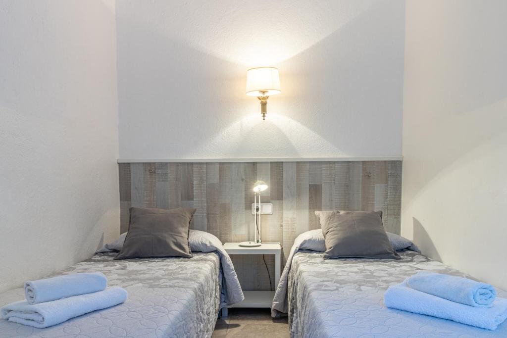 Posteľ alebo postele v izbe v ubytovaní Apartaments Falcó