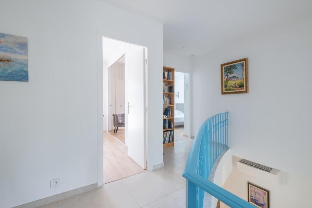 Zdjęcie z galerii obiektu Calm family house with swimming pool w mieście Antibes