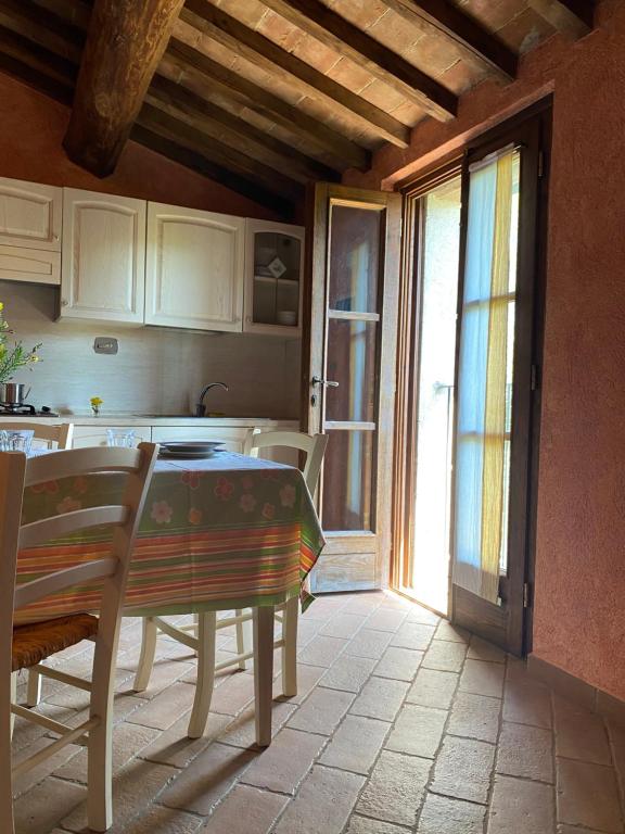 Kuchyňa alebo kuchynka v ubytovaní Agriturismo Monte Gusciani