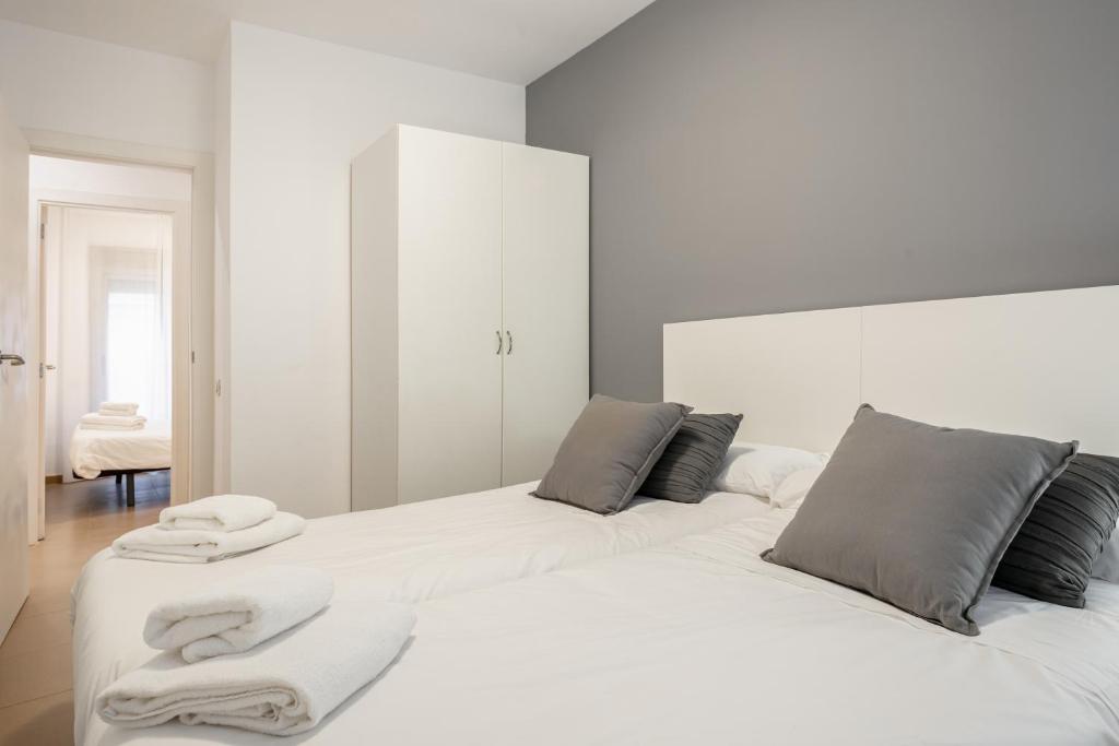 Postel nebo postele na pokoji v ubytování Inside Barcelona Apartments Salva