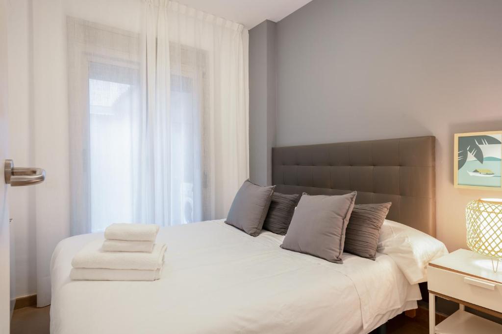 Postel nebo postele na pokoji v ubytování Inside Barcelona Apartments Salva