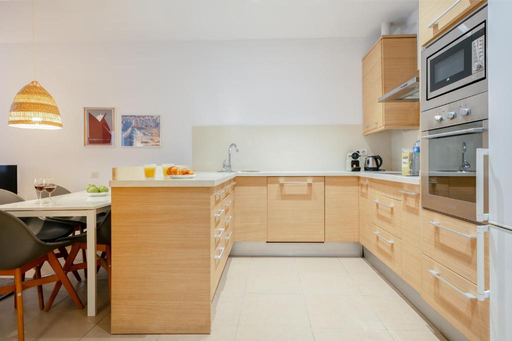 Kuchyň nebo kuchyňský kout v ubytování Inside Barcelona Apartments Salva