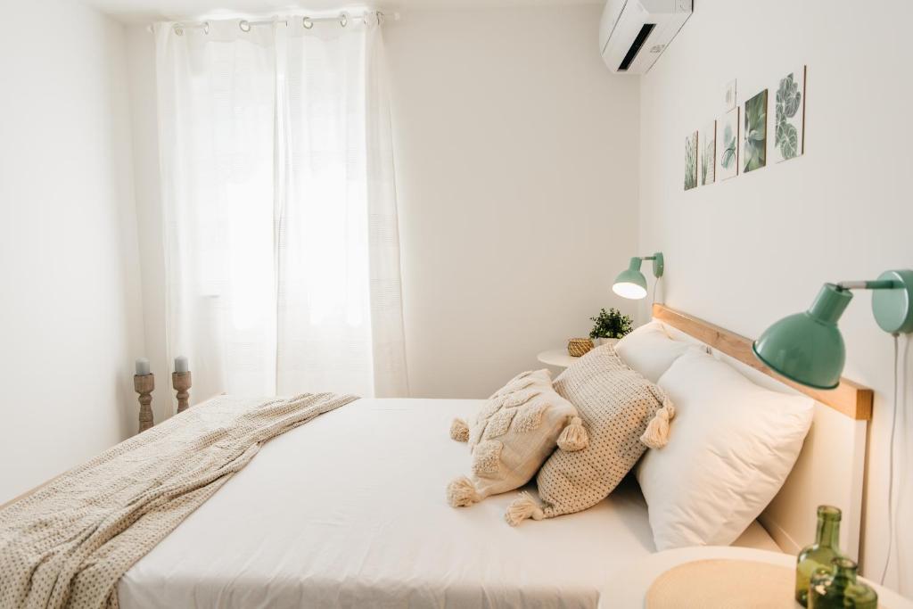 Postel nebo postele na pokoji v ubytování VILLA DANIELA Maslinica