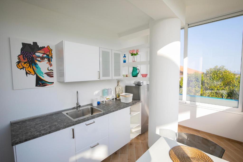 A kitchen or kitchenette at Casa Floramundi