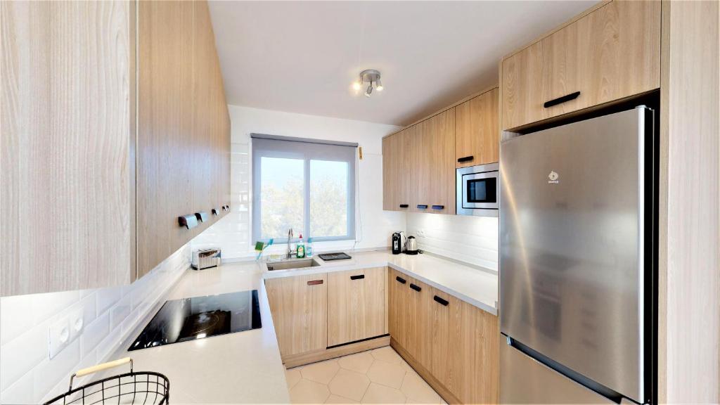A kitchen or kitchenette at Top Floor Apartment - Amazing Sea View