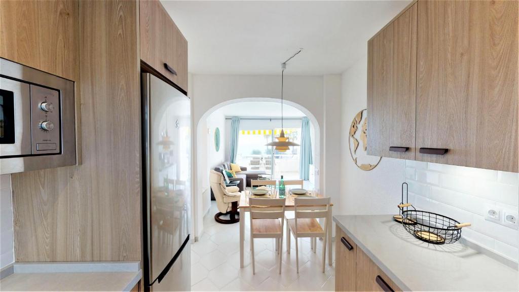 A kitchen or kitchenette at Top Floor Apartment - Amazing Sea View