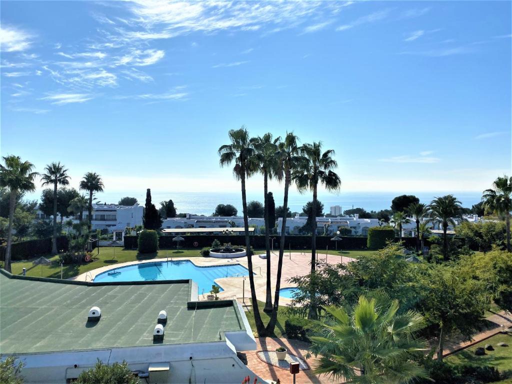 The swimming pool at or close to Top Floor Apartment - Amazing Sea View