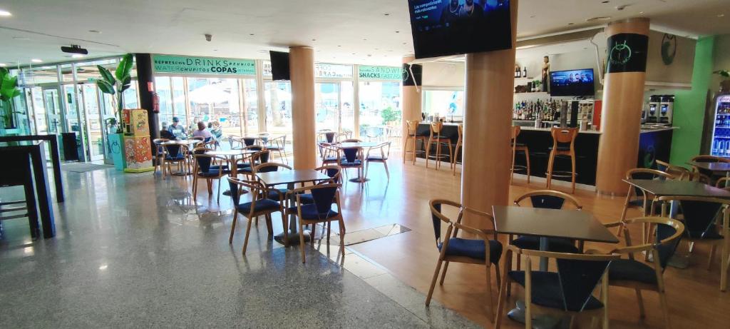 Restauracja lub miejsce do jedzenia w obiekcie Hotel Neptuno by ON Hotels Group