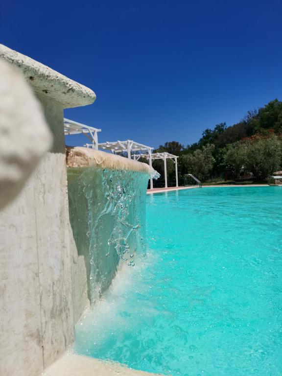 a swimming pool with water coming out of it at Il Rosmarino Appartamenti in Scarlino