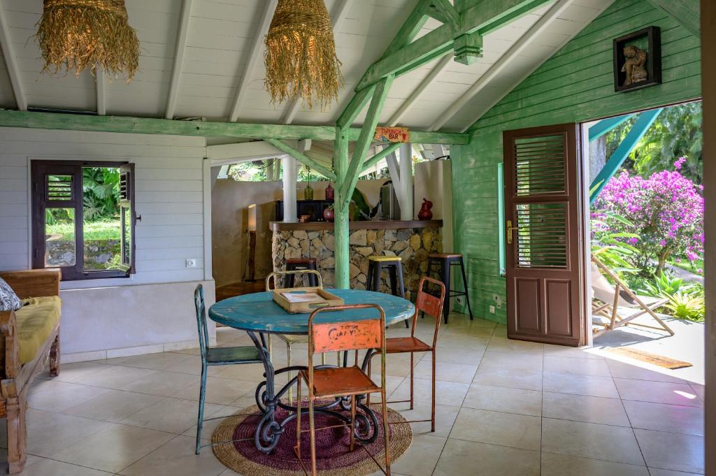 Posezení v ubytování TropicAngel ECOLODGE de Charme