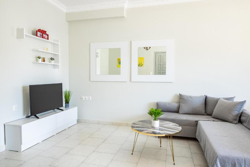 TV a/nebo společenská místnost v ubytování Lilis Apartment 3