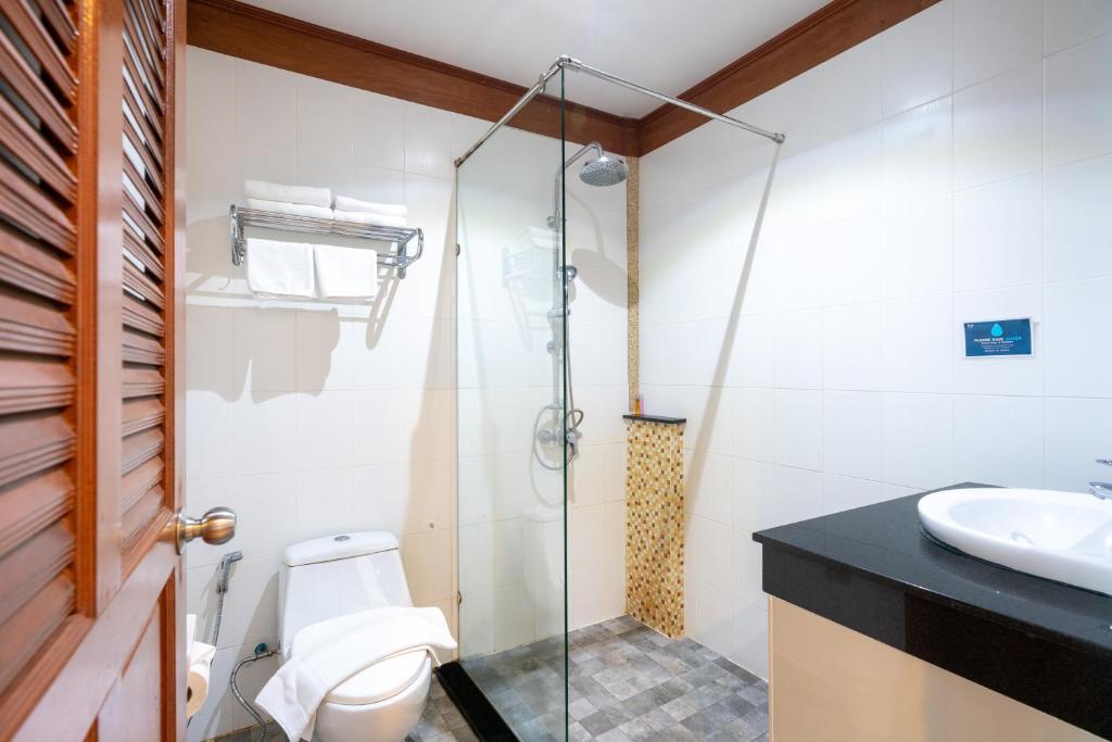 Koupelna v ubytování Chabana Resort Bang-tao Beach Phuket- SHA Extra Plus