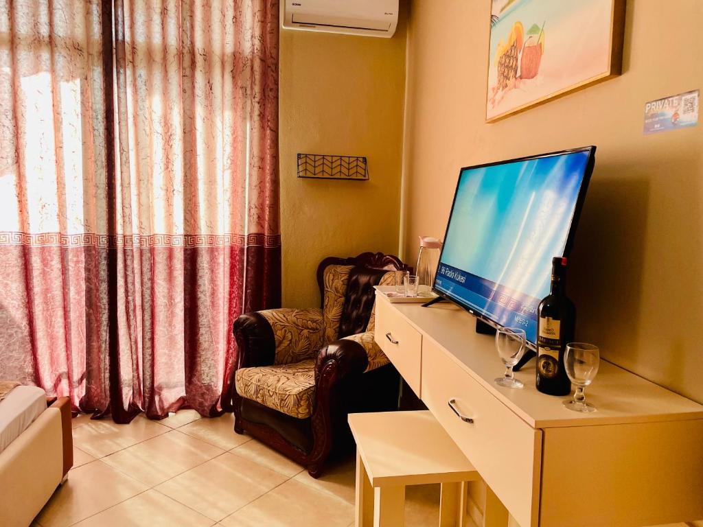 TV a/nebo společenská místnost v ubytování Vila3 Hotel