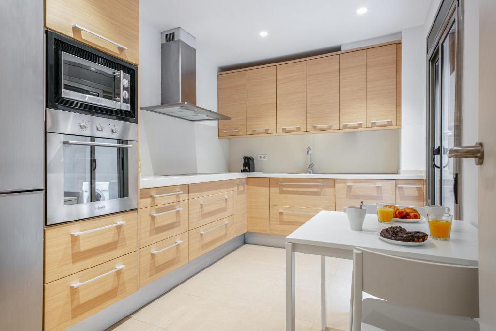 Kuchyň nebo kuchyňský kout v ubytování Inside Barcelona Apartments Salva
