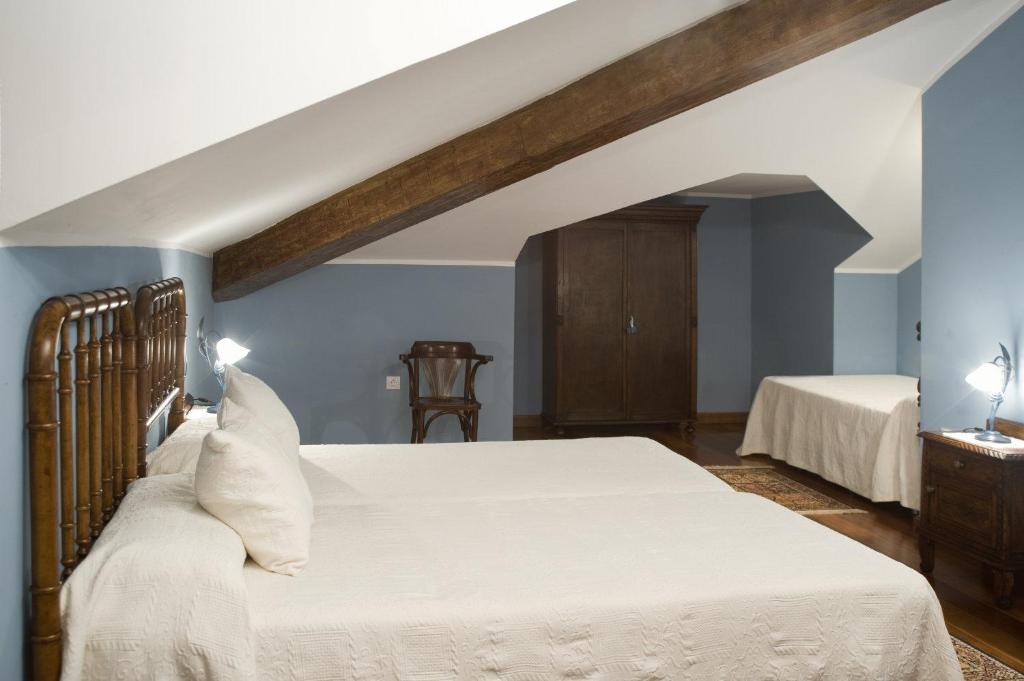 Cama o camas de una habitación en La Casona de la Roza
