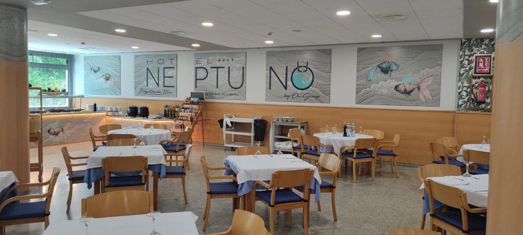 Restauracja lub miejsce do jedzenia w obiekcie Hotel Neptuno by ON Hotels Group
