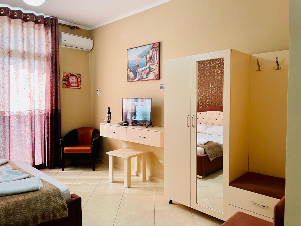 TV a/nebo společenská místnost v ubytování Vila3 Hotel