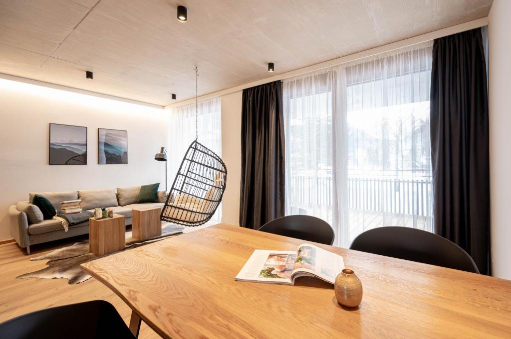 a living room with a table and a couch at GRIMMINGlofts Top 7 in Bad Mitterndorf