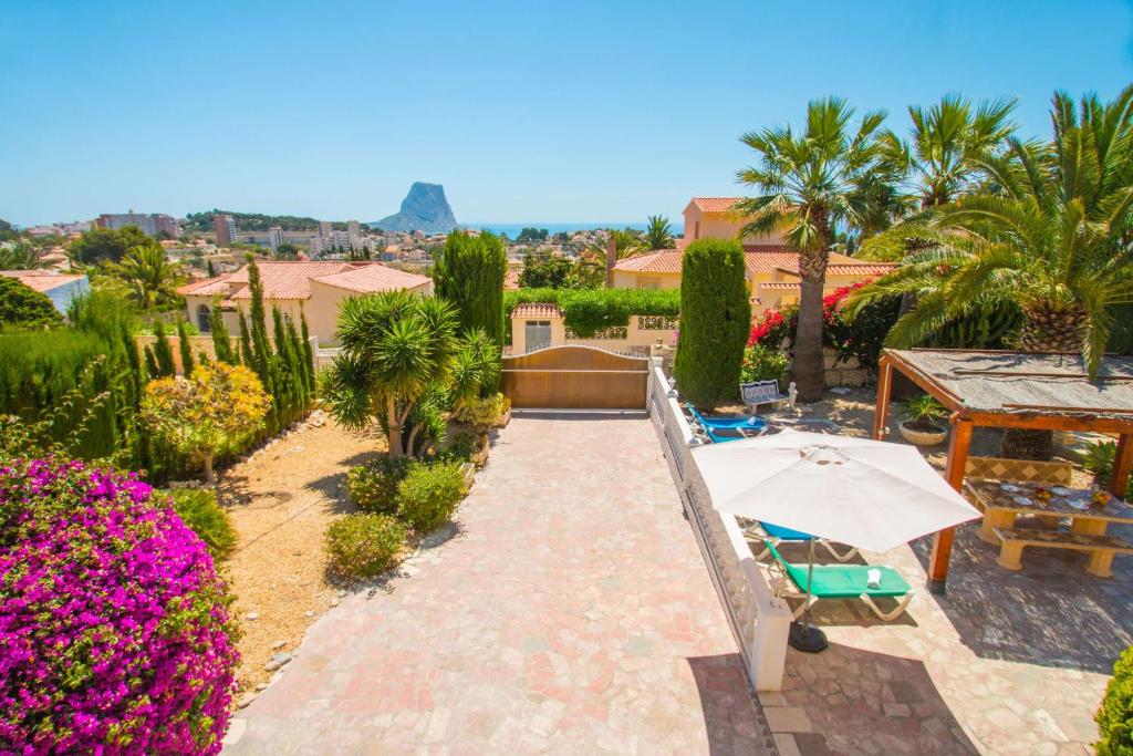 A garden outside Villa Erik - PlusHolidays