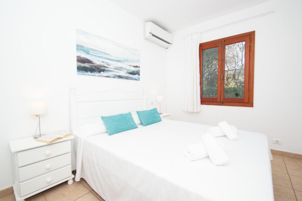 Łóżko lub łóżka w pokoju w obiekcie Villa Felita by Sonne Villas