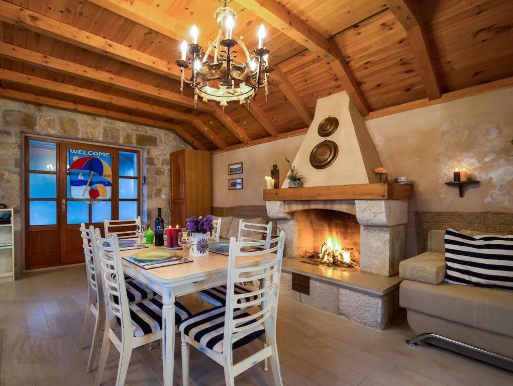 a dining room with a table and a fireplace at Studio Zavala in Zavala