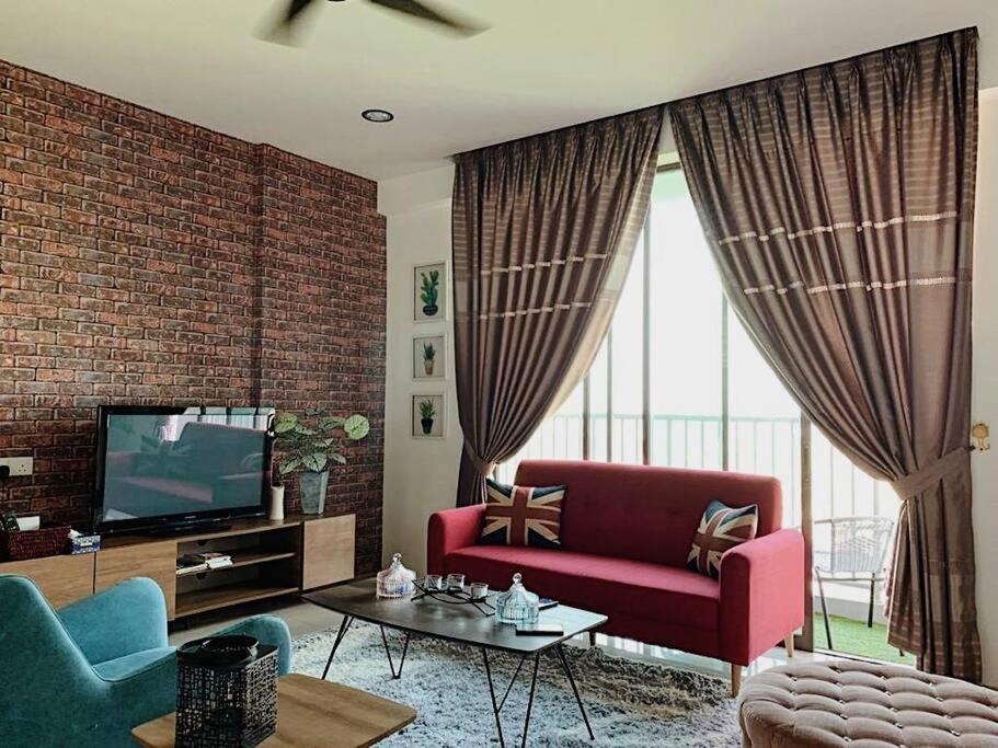 Televisyen dan/atau pusat hiburan di Lizs Homestay